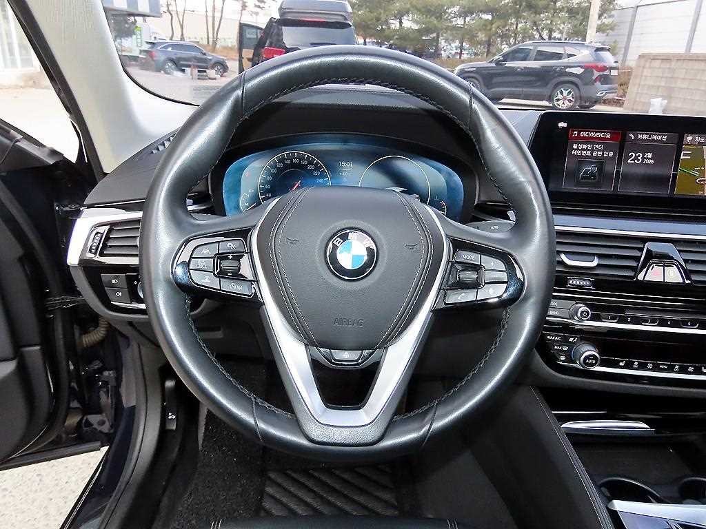 BMW 5시리즈 5시리즈 (G30) 520i 럭셔리 이미지 8