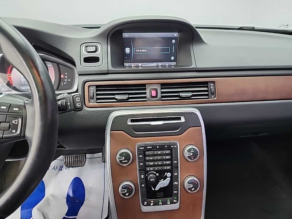 볼보 XC70 D4 이미지 10
