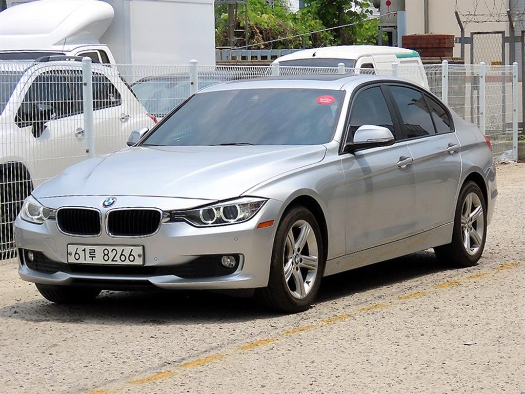 BMW 3시리즈 3시리즈 (F30) 320d xDrive 이미지 2
