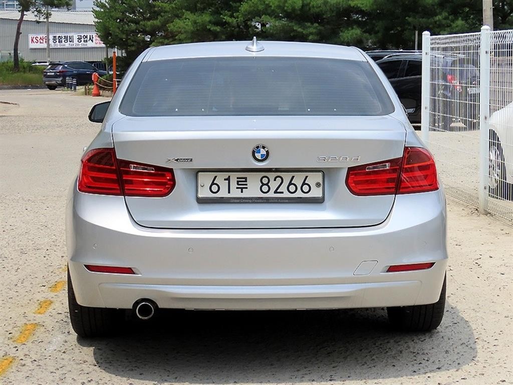 BMW 3시리즈 3시리즈 (F30) 320d xDrive 이미지 4