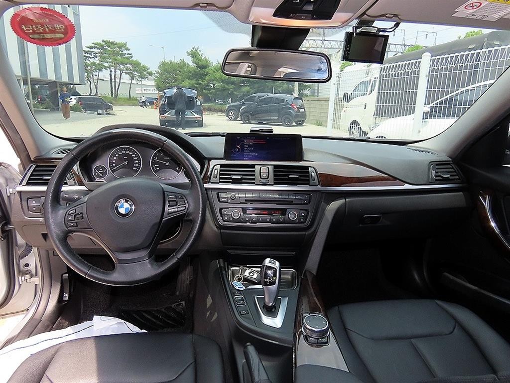 BMW 3시리즈 3시리즈 (F30) 320d xDrive 이미지 7