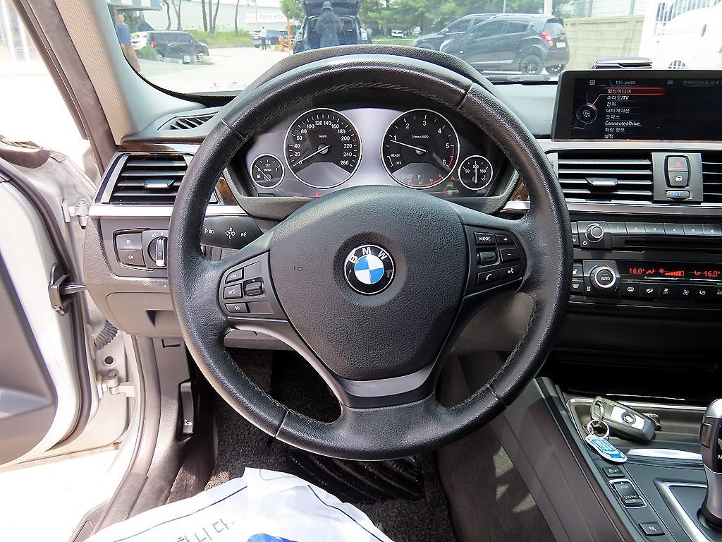 BMW 3시리즈 3시리즈 (F30) 320d xDrive 이미지 8