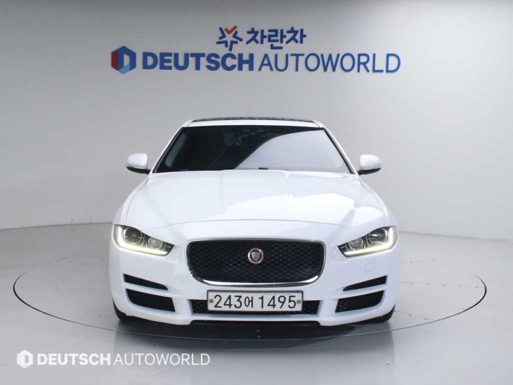 재규어 XE 2.0D 프레스티지 이미지 1