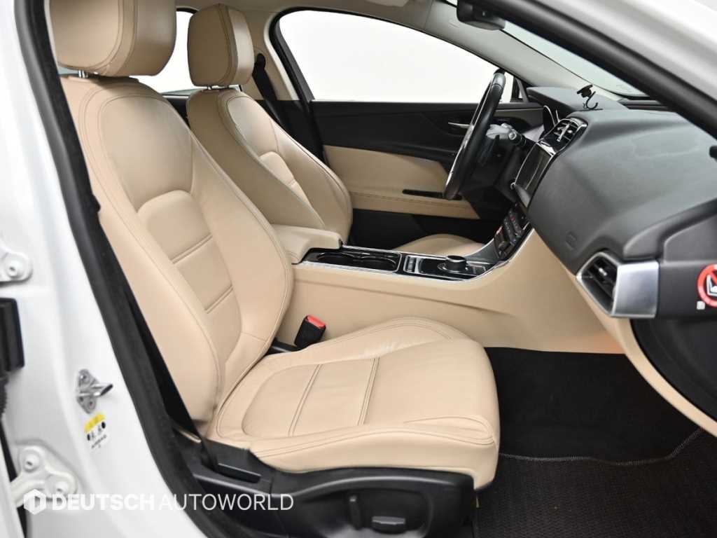 재규어 XE 2.0D 프레스티지 이미지 10