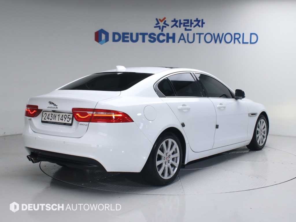 재규어 XE 2.0D 프레스티지 이미지 3