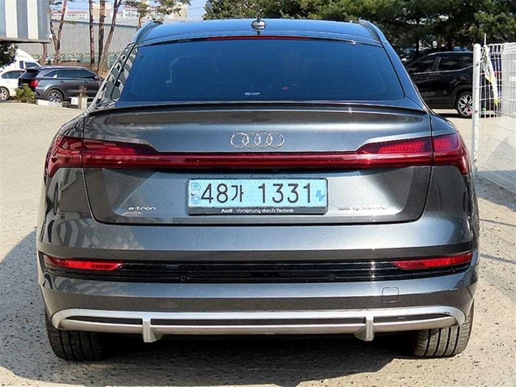 아우디 e-트론 55 콰트로 스포트백 이미지 4