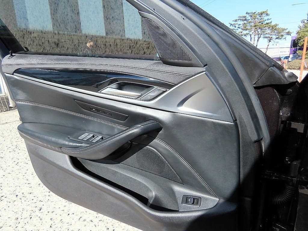 BMW 5시리즈 5시리즈 (G30) 530i M 스포츠 플러스 이미지 12
