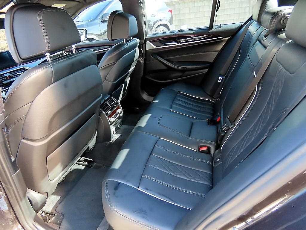 BMW 5시리즈 5시리즈 (G30) 530i M 스포츠 플러스 이미지 6