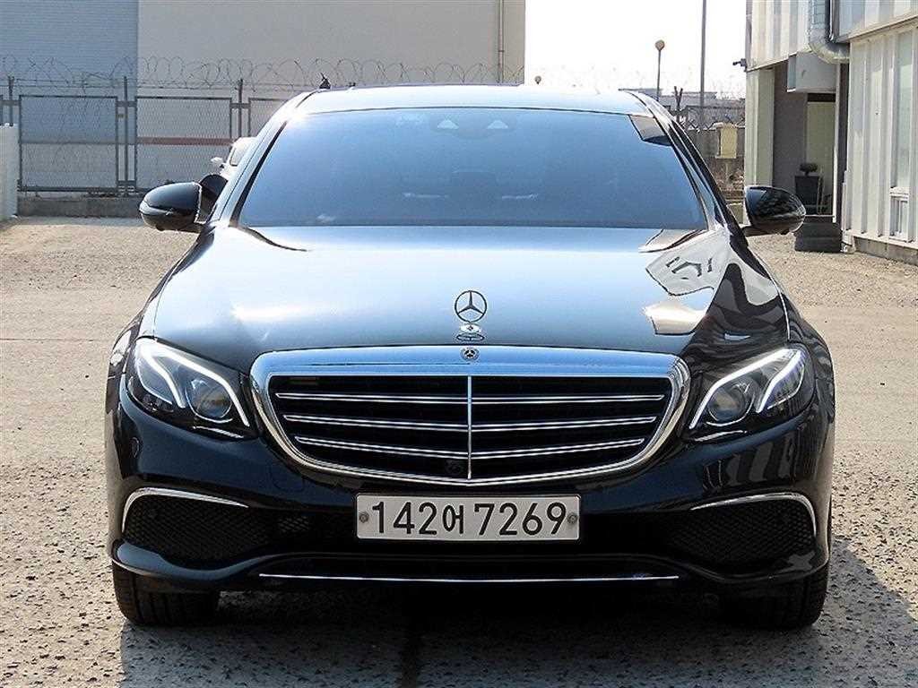 벤츠 E 클래스 E-클래스 W213 E300 4MATIC 익스클루시브 이미지 1