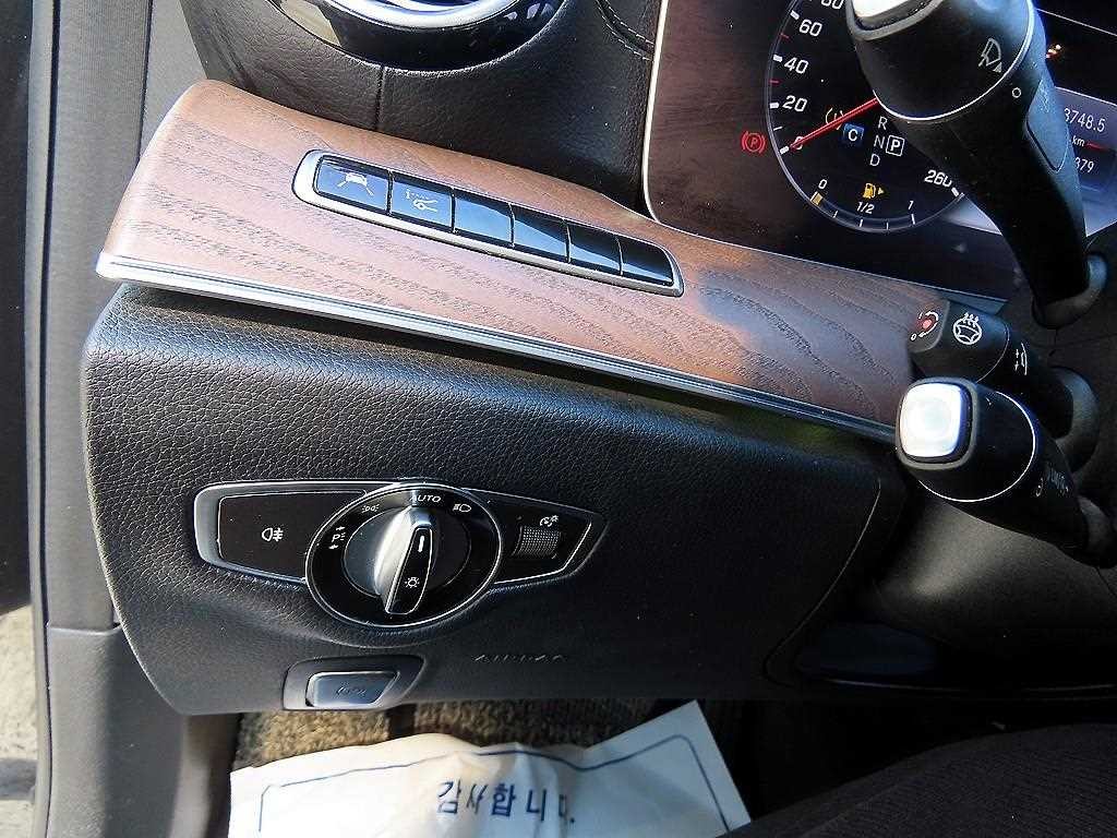벤츠 E 클래스 E-클래스 W213 E300 4MATIC 익스클루시브 이미지 12