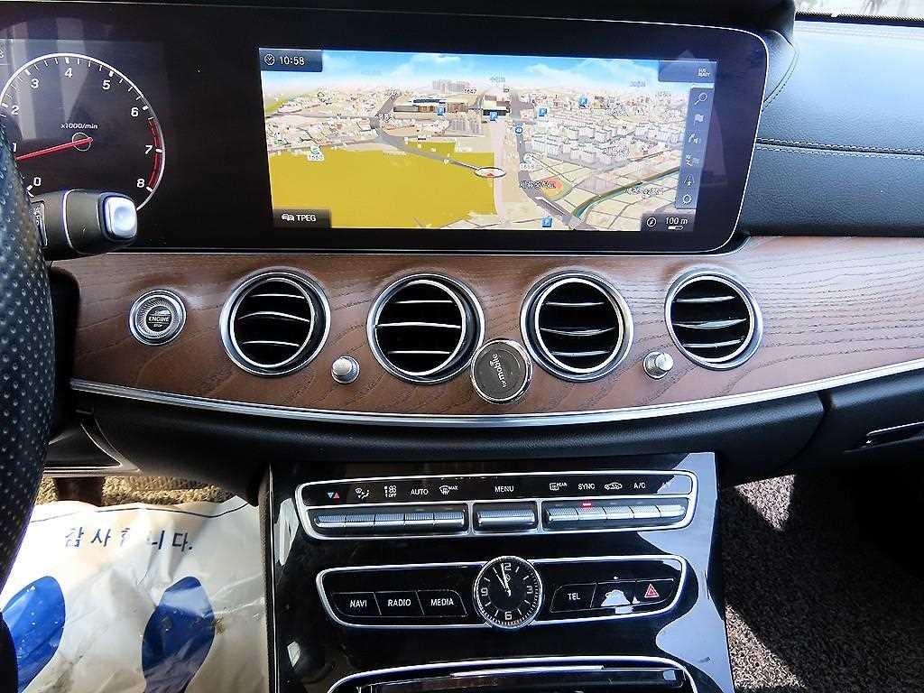 벤츠 E 클래스 E-클래스 W213 E300 4MATIC 익스클루시브 이미지 13