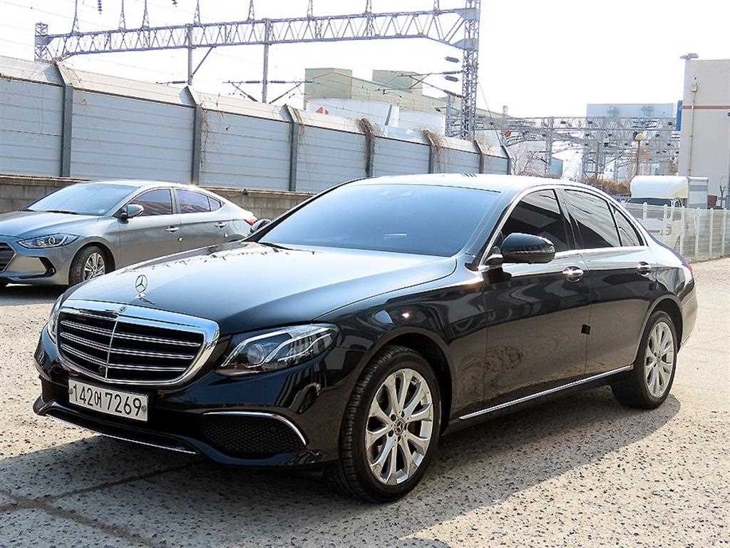 벤츠 E 클래스 E-클래스 W213 E300 4MATIC 익스클루시브 이미지 2