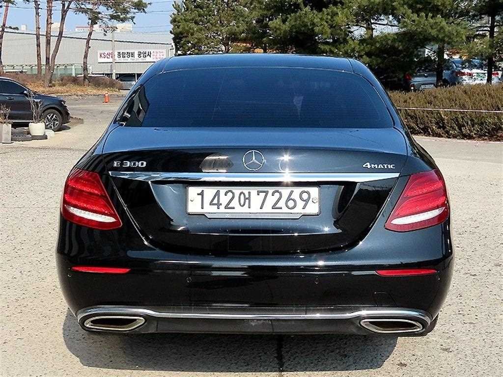 벤츠 E 클래스 E-클래스 W213 E300 4MATIC 익스클루시브 이미지 4
