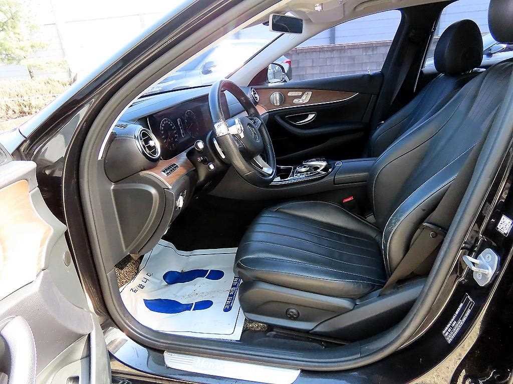 벤츠 E 클래스 E-클래스 W213 E300 4MATIC 익스클루시브 이미지 5