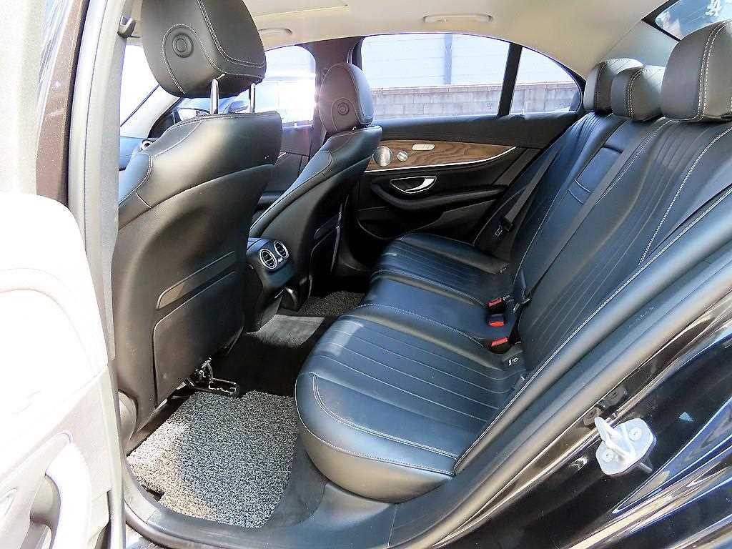 벤츠 E 클래스 E-클래스 W213 E300 4MATIC 익스클루시브 이미지 6