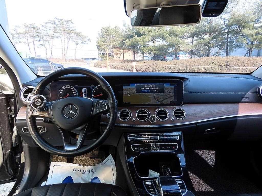 벤츠 E 클래스 E-클래스 W213 E300 4MATIC 익스클루시브 이미지 7