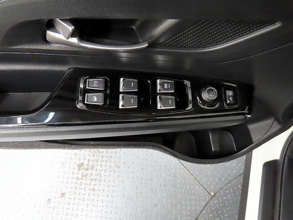 KG모빌리티(쌍용) 코란도 뷰티풀코란도 2WD 가솔린 1.5 C5 플러스 이미지 11