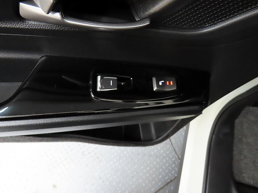 KG모빌리티(쌍용) 코란도 뷰티풀코란도 2WD 가솔린 1.5 C5 플러스 이미지 12