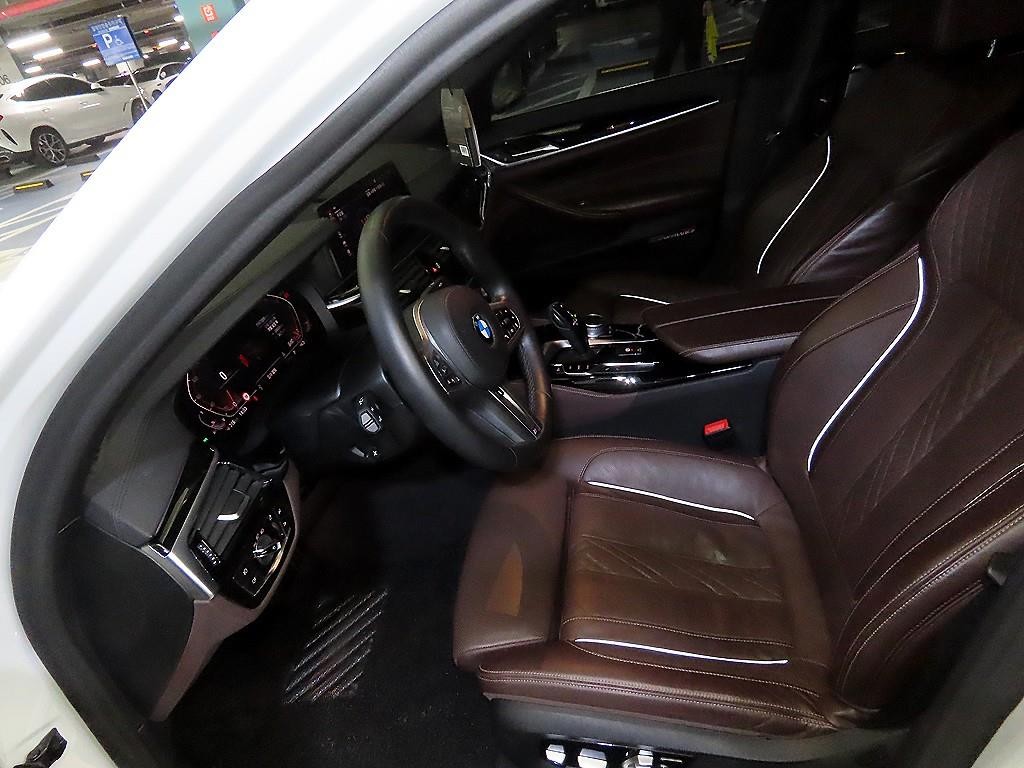 BMW 5시리즈 5시리즈 (G30) 530i M 스포츠 플러스 이미지 6