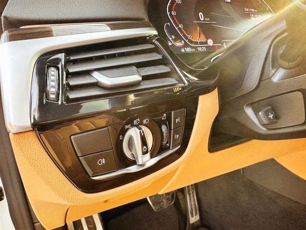 BMW 5시리즈 5시리즈 (G30) 520i M 스포츠 이미지 15