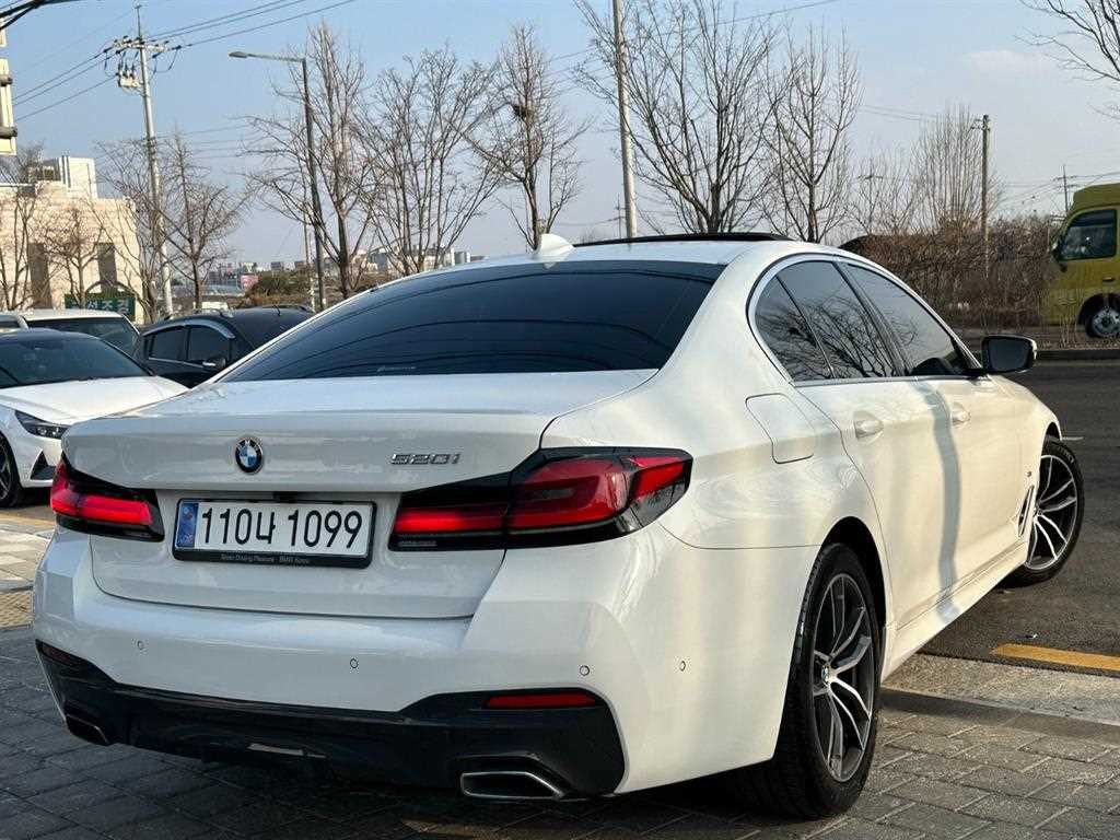 BMW 5시리즈 5시리즈 (G30) 520i M 스포츠 이미지 2