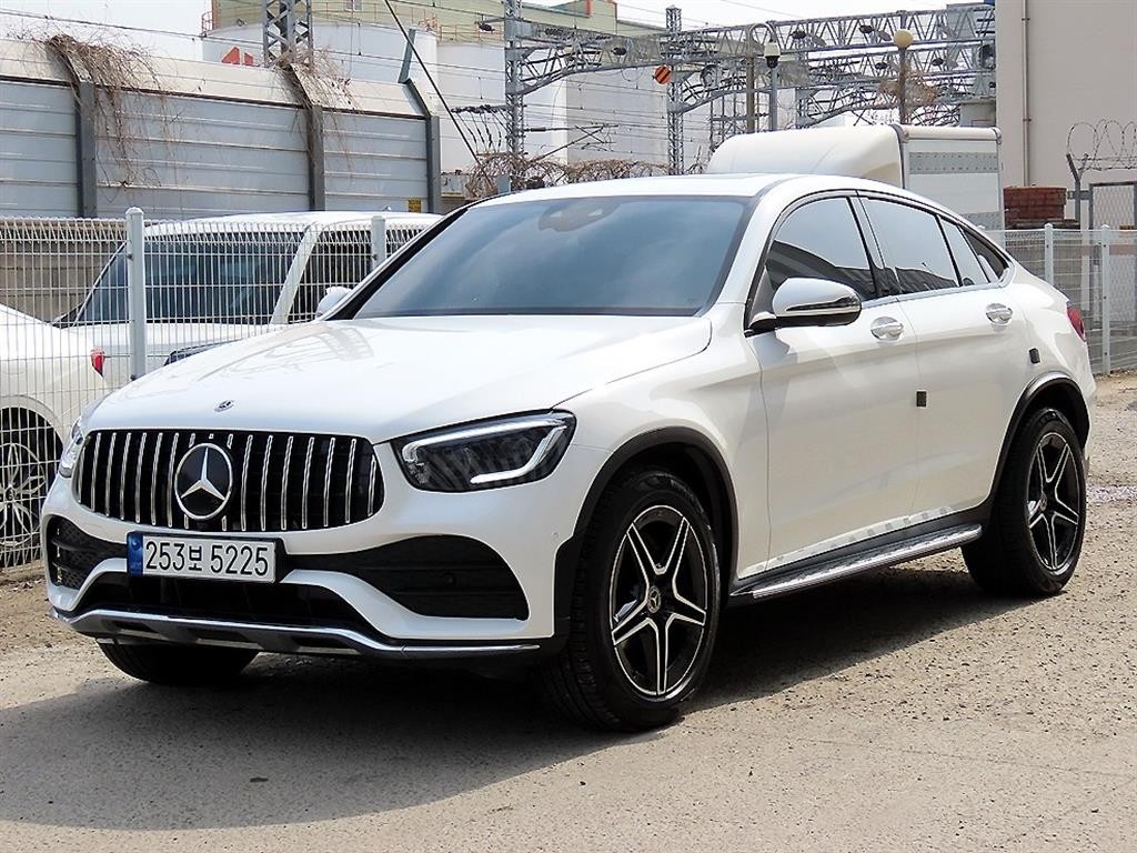 벤츠 GLC 클래스 GLC클래스 X253 GLC 300 4MATIC 쿠페 이미지 2