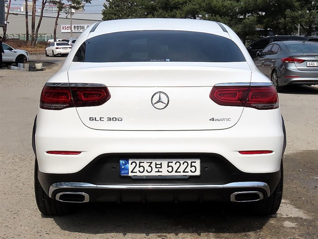 벤츠 GLC 클래스 GLC클래스 X253 GLC 300 4MATIC 쿠페 이미지 4