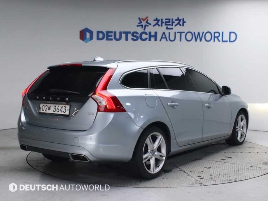 볼보 V60 2.0 D4 섬멈 이미지 2