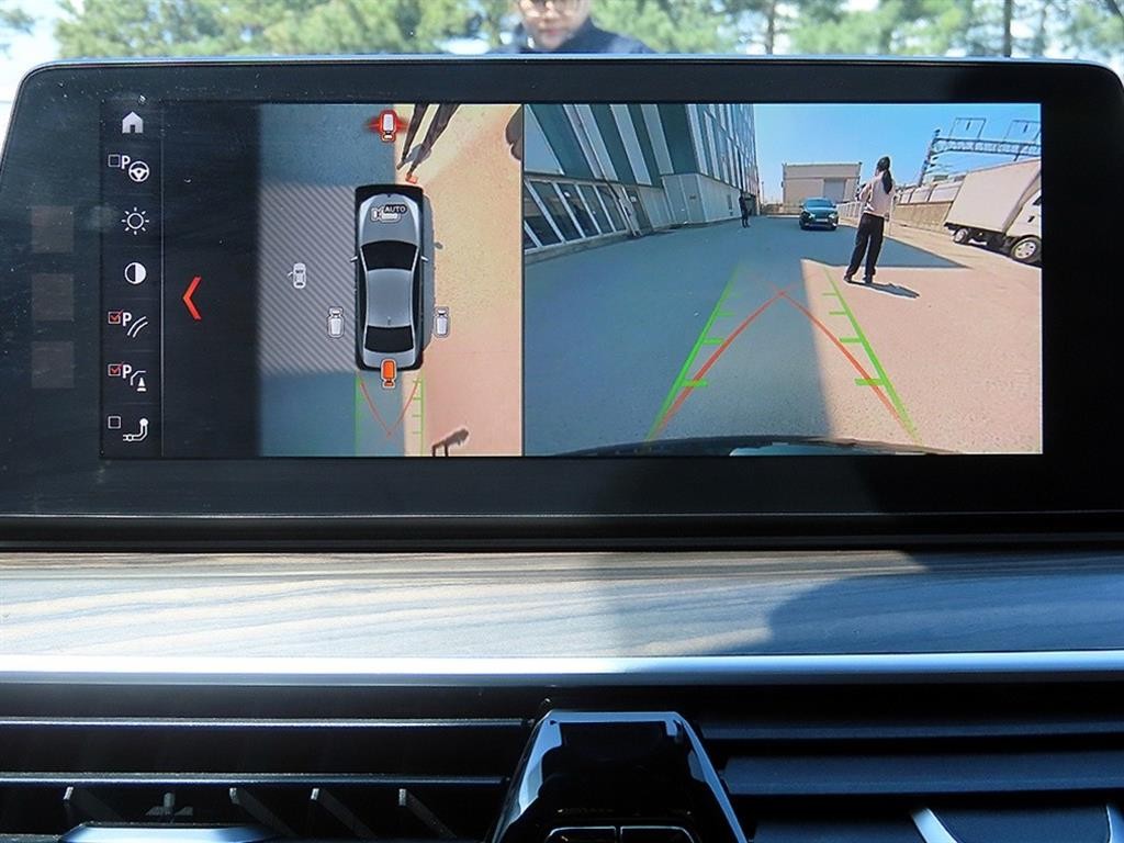 BMW 5시리즈 5시리즈 (G30) 520d M 스포츠 플러스 이미지 14