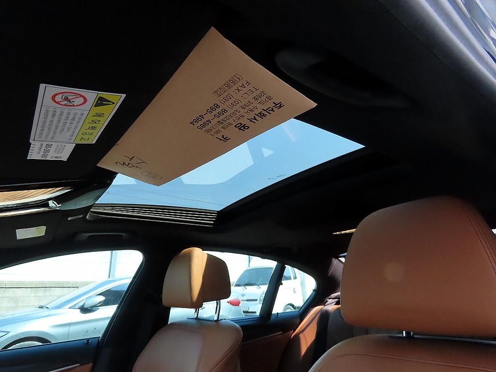 BMW 5시리즈 5시리즈 (G30) 520d M 스포츠 플러스 이미지 18