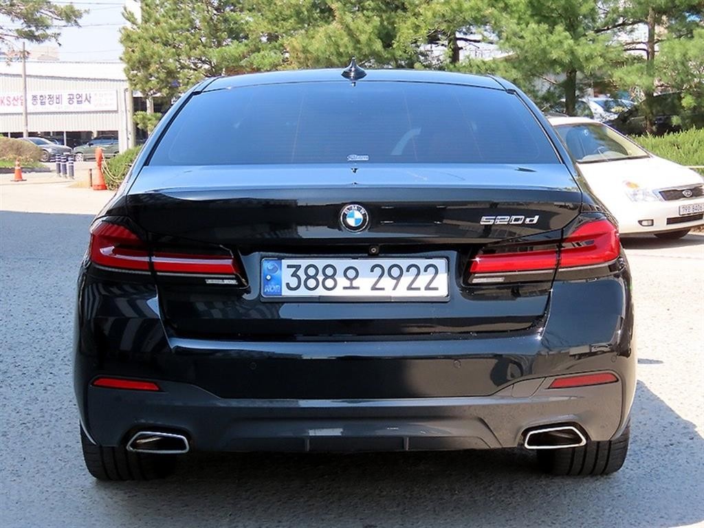 BMW 5시리즈 5시리즈 (G30) 520d M 스포츠 플러스 이미지 4