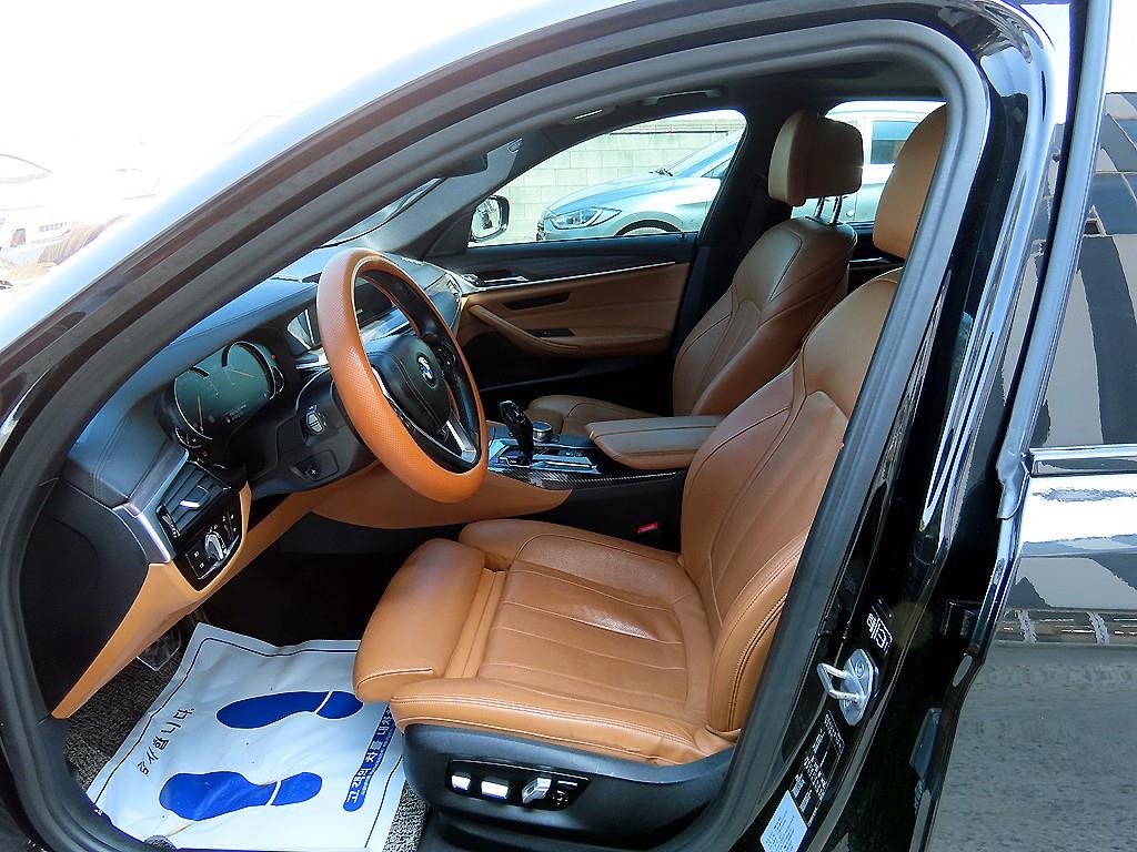 BMW 5시리즈 5시리즈 (G30) 520d M 스포츠 플러스 이미지 5