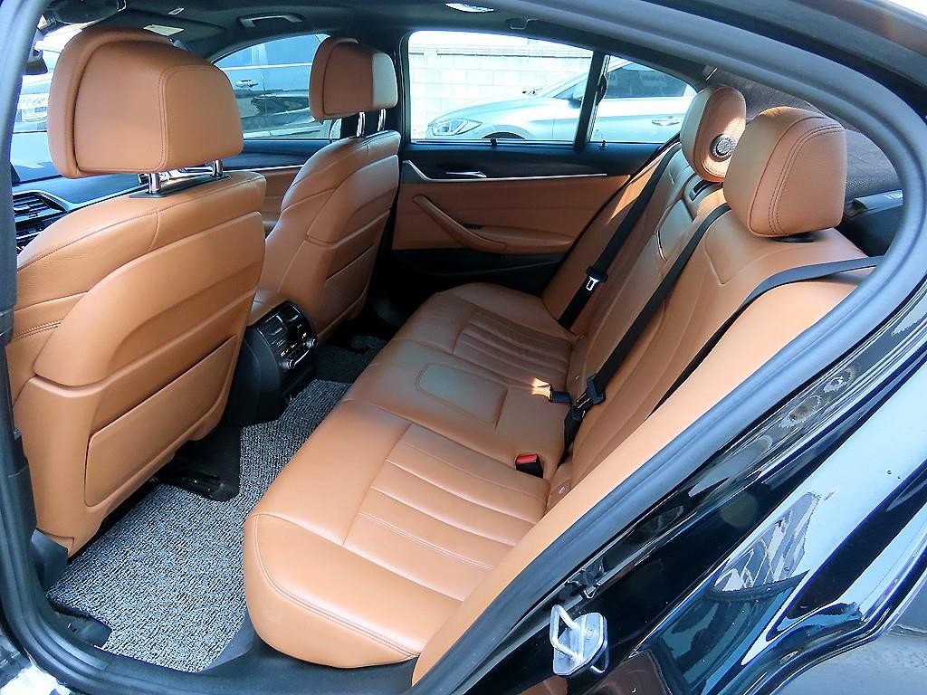BMW 5시리즈 5시리즈 (G30) 520d M 스포츠 플러스 이미지 6