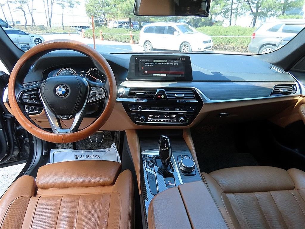 BMW 5시리즈 5시리즈 (G30) 520d M 스포츠 플러스 이미지 7