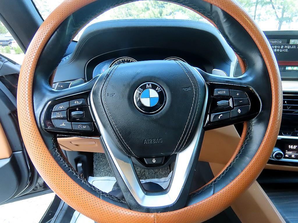 BMW 5시리즈 5시리즈 (G30) 520d M 스포츠 플러스 이미지 8