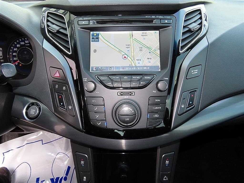 현대 i40 i40Saloon 2.0 GDI PREMIUM 이미지 13
