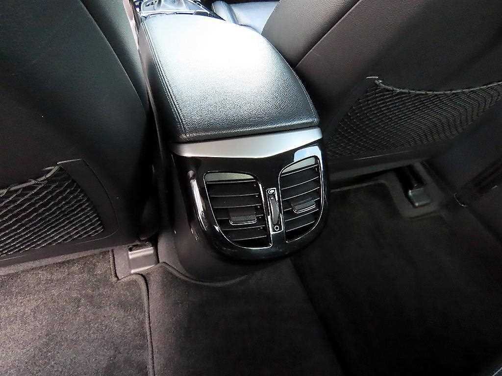 현대 i40 i40Saloon 2.0 GDI PREMIUM 이미지 18