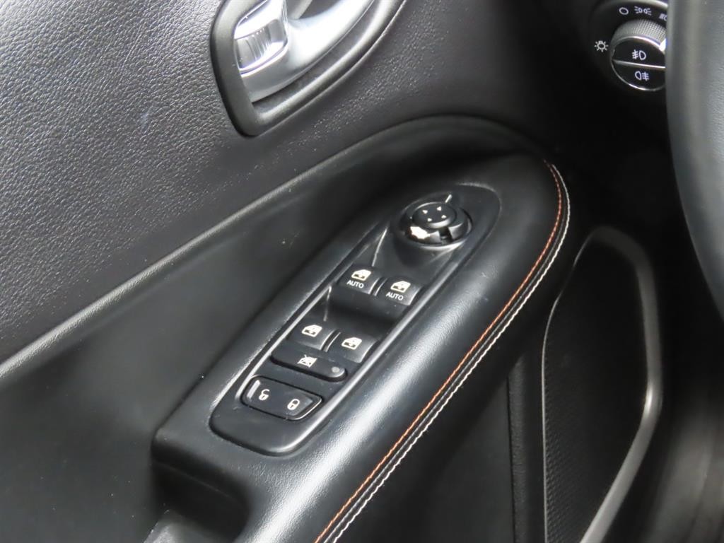 지프 컴패스 컴패스 2세대 2.4 AWD 론지튜드 이미지 10