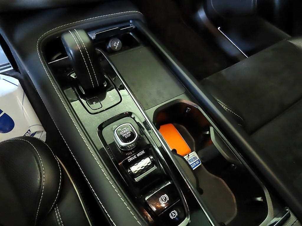 볼보 XC90 XC90 2세대 2.0 T8 AWD R-디자인 이미지 12