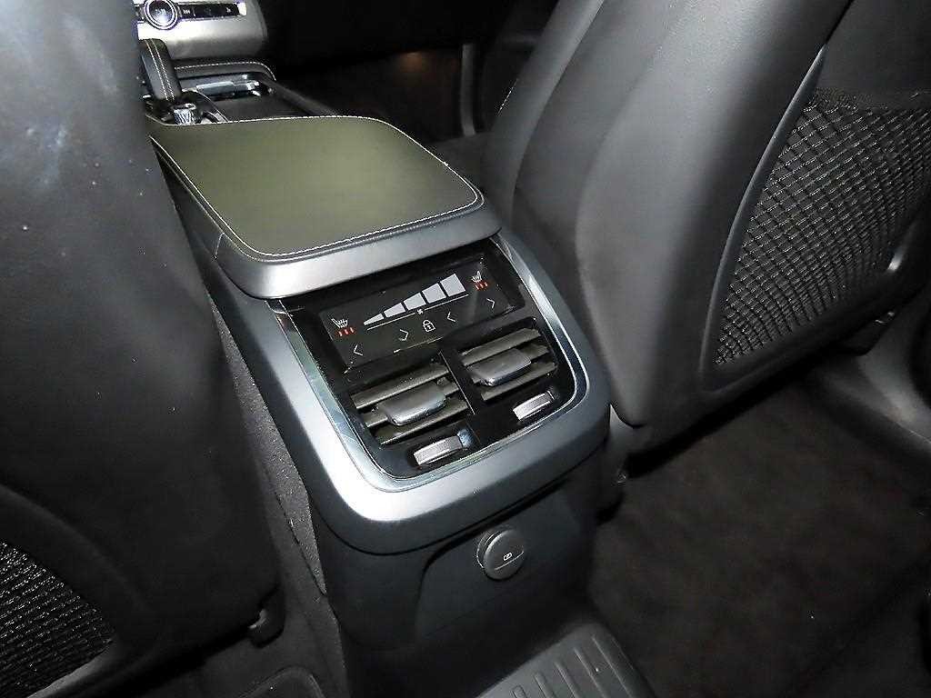 볼보 XC90 XC90 2세대 2.0 T8 AWD R-디자인 이미지 14