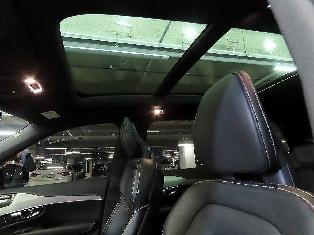 볼보 XC90 XC90 2세대 2.0 T8 AWD R-디자인 이미지 16