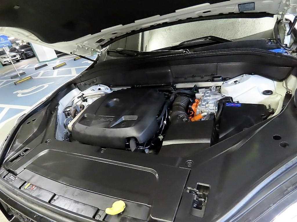 볼보 XC90 XC90 2세대 2.0 T8 AWD R-디자인 이미지 19