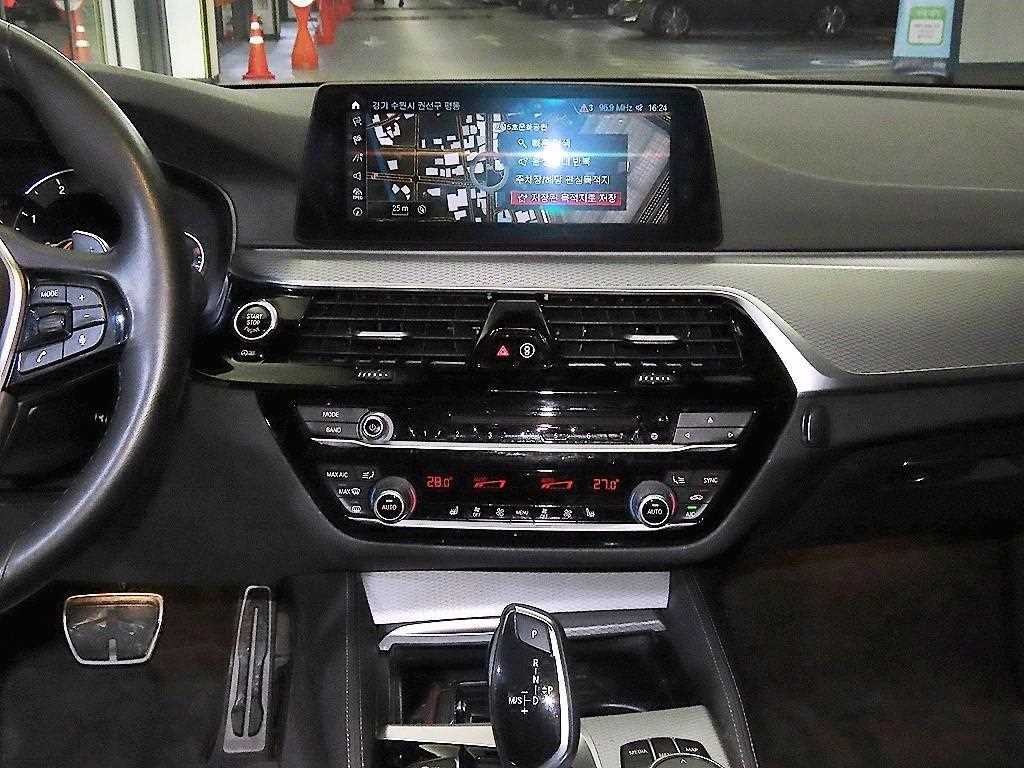 BMW 5시리즈 5시리즈 (G30) 520d M 스포츠 스페셜 에디션 이미지 11