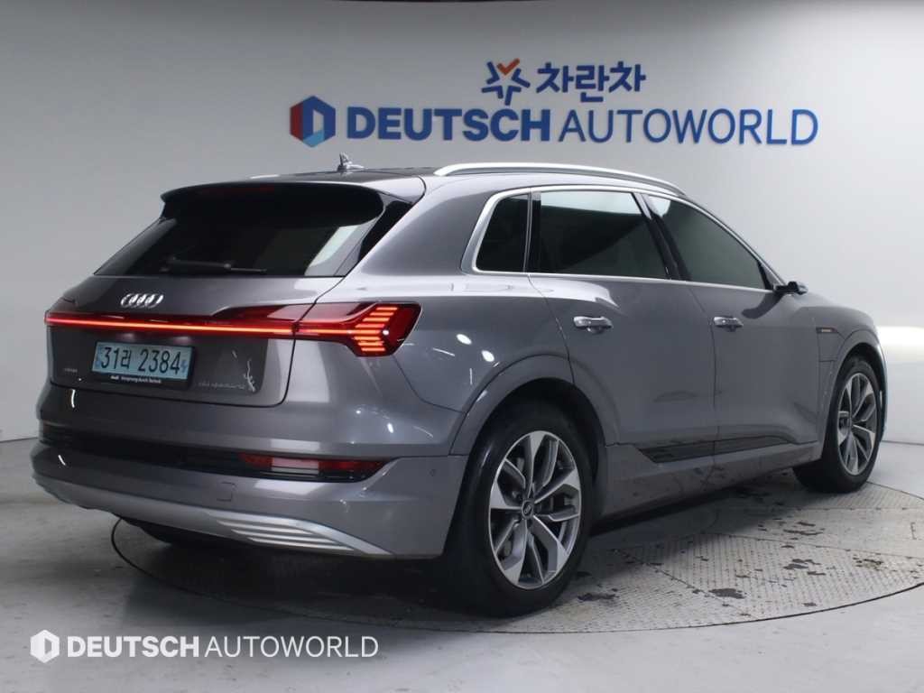 아우디 e-트론 55 콰트로 이미지 2