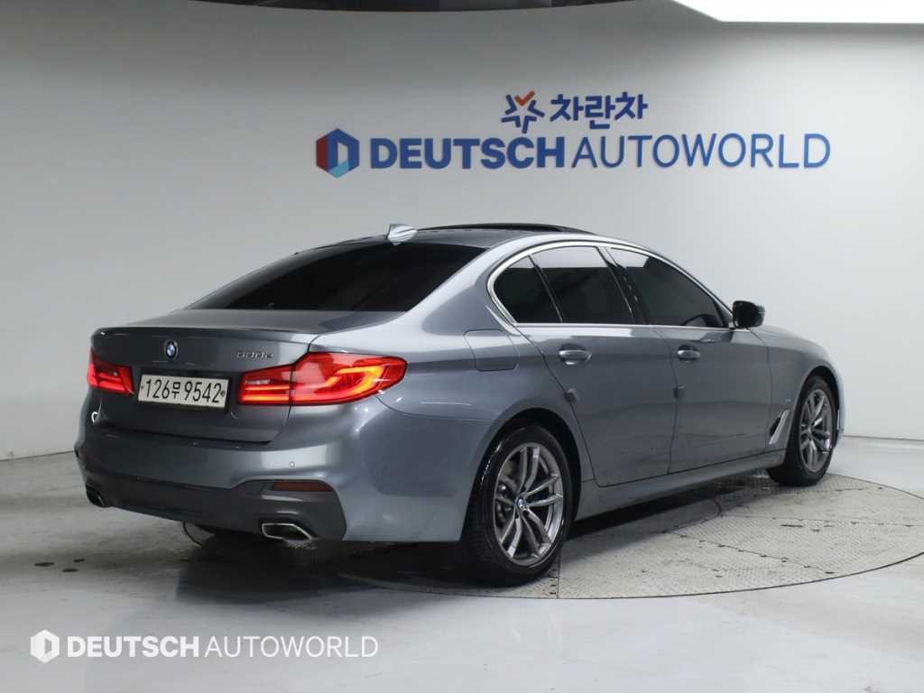 BMW 5시리즈 5시리즈 (G30) 530e M 스포츠 이미지 2