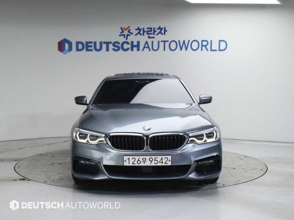 BMW 5시리즈 5시리즈 (G30) 530e M 스포츠 이미지 3