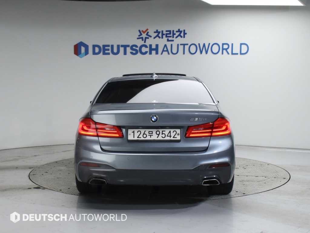 BMW 5시리즈 5시리즈 (G30) 530e M 스포츠 이미지 4