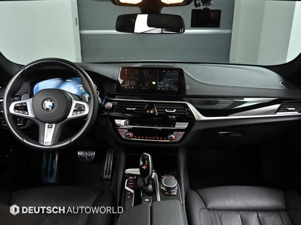 BMW 5시리즈 5시리즈 (G30) 530e M 스포츠 이미지 7