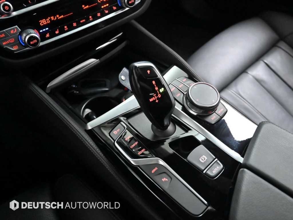 BMW 5시리즈 5시리즈 (G30) 530e M 스포츠 이미지 9