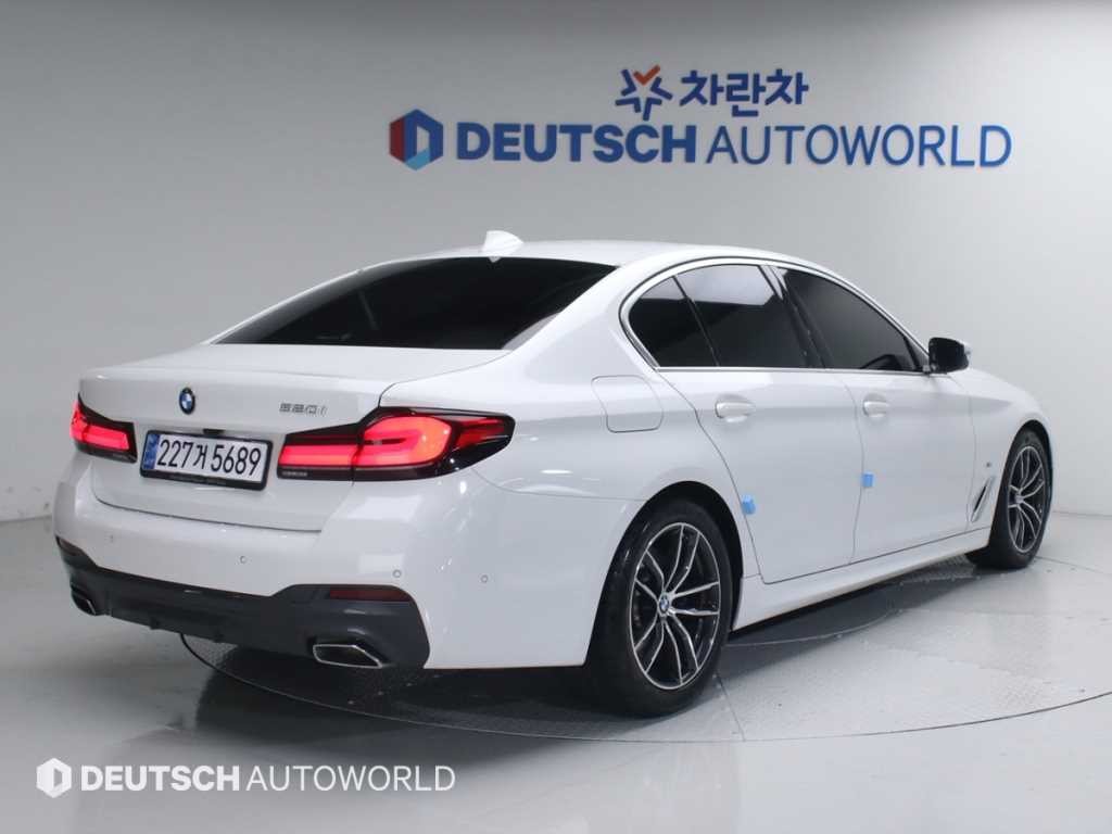 BMW 5시리즈 5시리즈 (G30) 520i M 스포츠 이미지 2